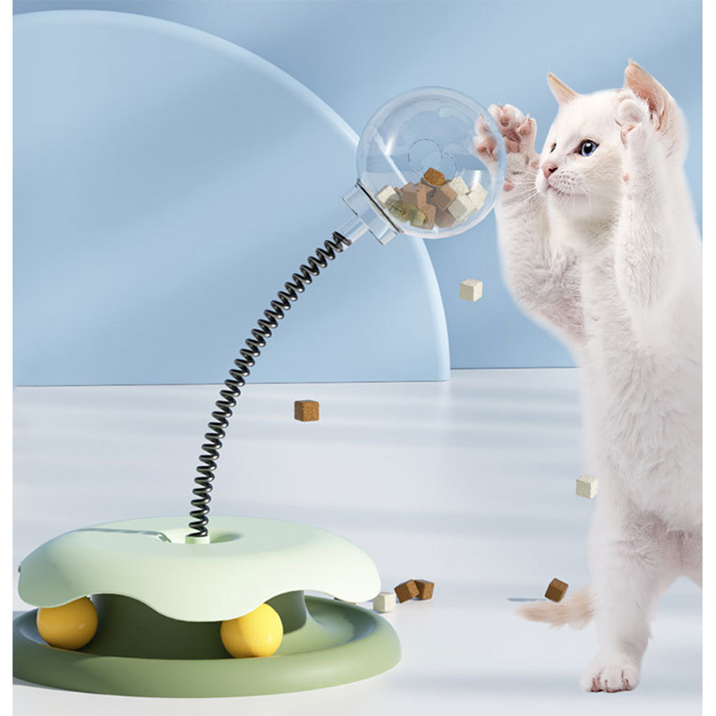 Piste pour chat avec boule distributrice de friandises